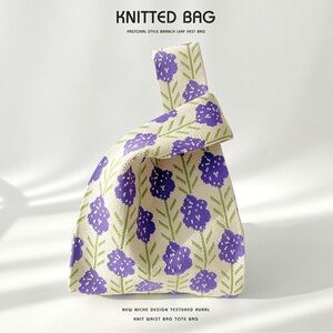 NWT Purple Flower Compact Stylish Essentials Handheld Bag